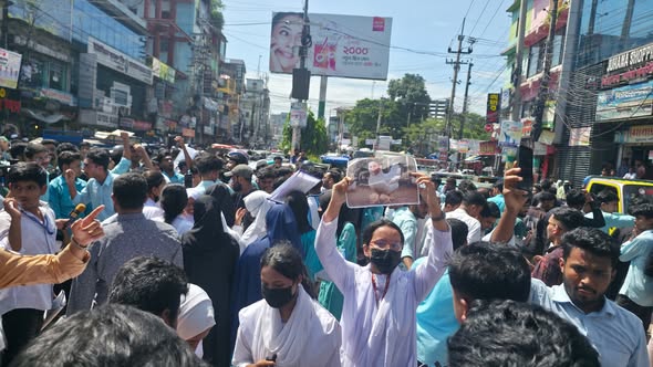 ফেনীতে শিক্ষামন্ত্রী এহসানুল হক মিলনের পদত্যাগের দাবিতে আন্দোলন করেছে শিক্ষার্থীরা…..